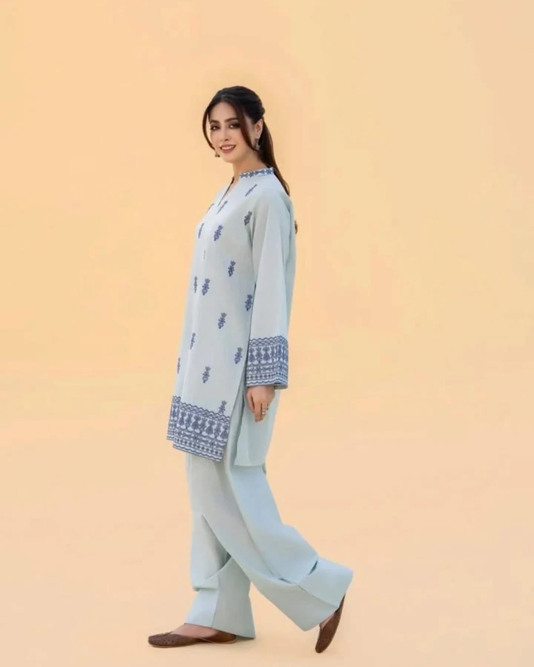 Daina Lawn Farshi Shalwar 2PC