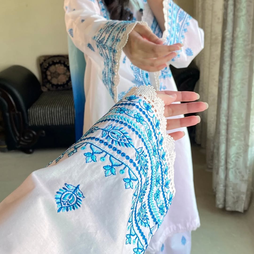 WHITE/BLUE LAWN 3PC ( FARSHI SHALWAR)