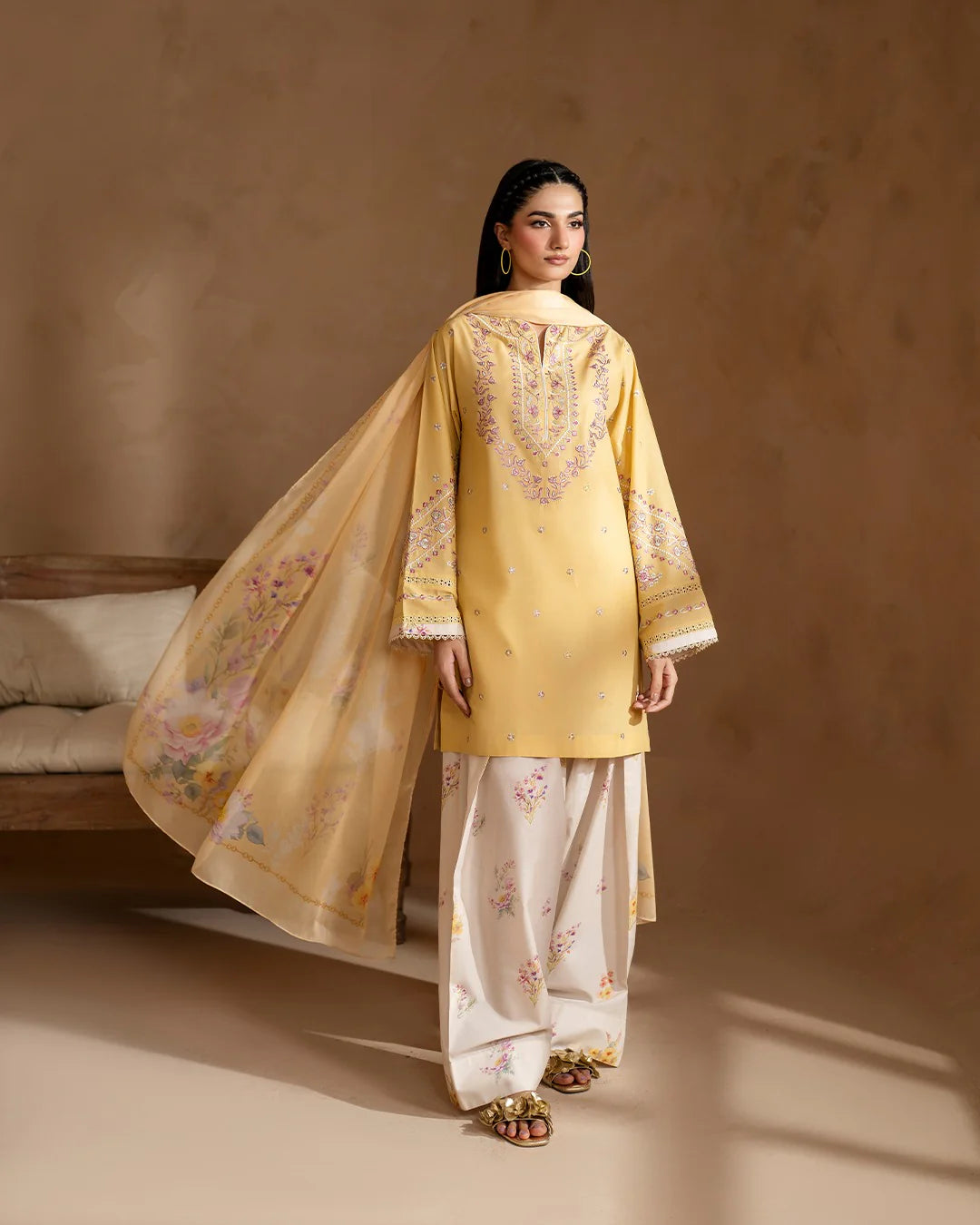 HAJRA EMBROIDERY 3PC (FARSHI)
