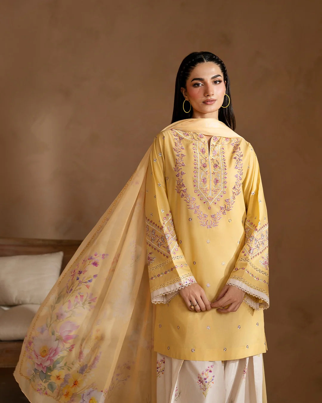 HAJRA EMBROIDERY 3PC (FARSHI)