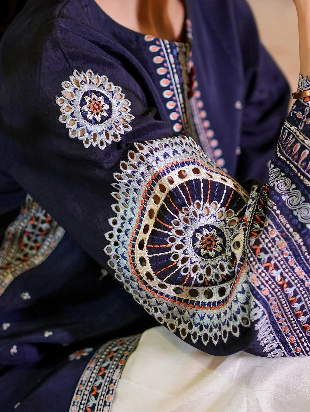 LAIBA - 3PC LAWN EMBROIDERED